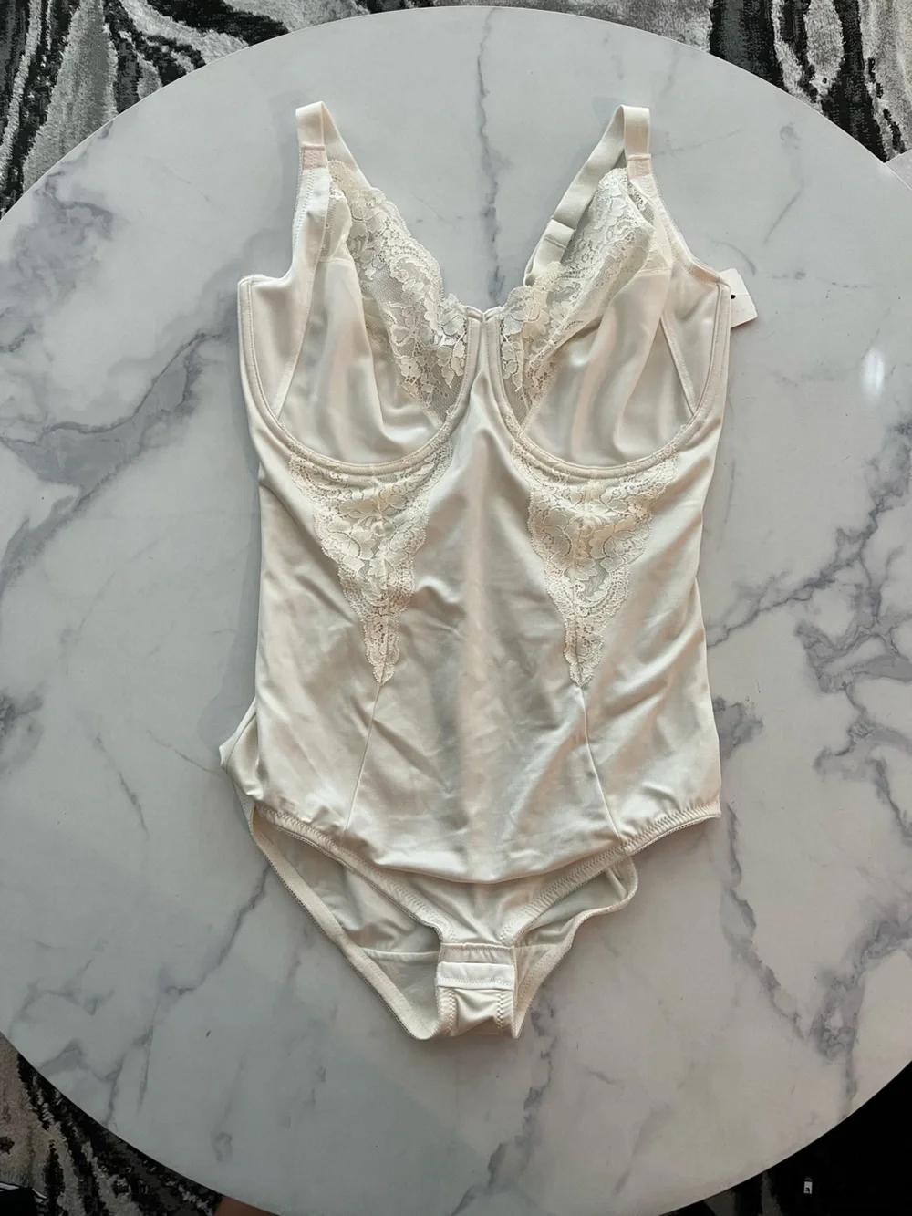 Maidenform Body Shaper Ivory Sculpting Built-In Bra Lace Shapewear Size 40DD NWT